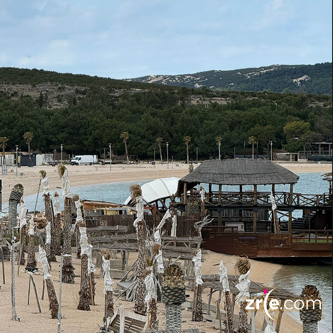 Noa Beach Club demolisihing photo 2