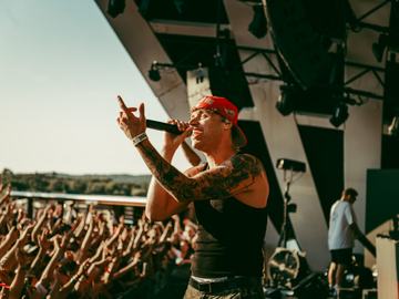 Rapper performing at the edge of the stage – Czech-Slovak Zrće Festival, Zrće Beach