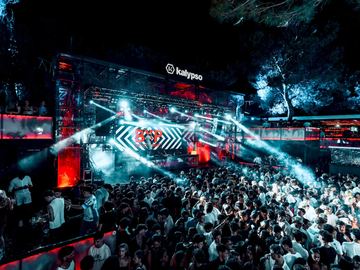 Lights and smoke at the stage at night – Kalypso Club, Zrće Beach