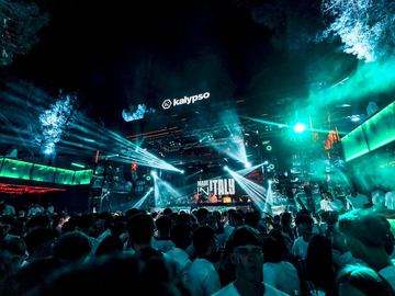 Light beams above the dance floor – Kalypso Club, Zrće Beach