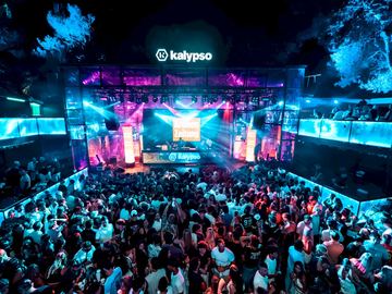 Purple and blue stage lights – Kalypso Club, Zrće Beach