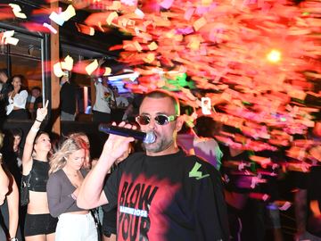 Performer with a microphone under confetti – LIFT Beach Club, Zrće Beach