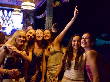 Friends cheering at night – LIFT Beach Club, Zrće Beach