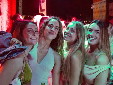 Group of friends smiling in the club – LIFT Beach Club, Zrće Beach
