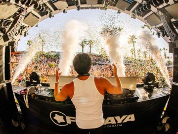 DJ facing the crowd between smoke jets – Papaya Club, Zrće Beach