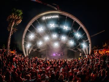 White lights on the arch stage at night – Papaya Club, Zrće Beach