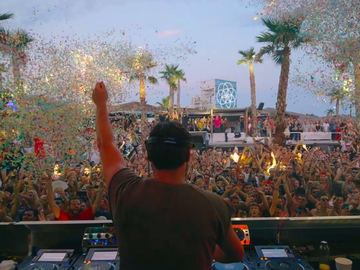 DJ facing the crowd under confetti at sunset – Papaya Club, Zrće Beach