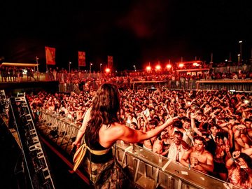 Dancer at the front barrier facing the crowd – Symbol Beach Club, Zrce Beach